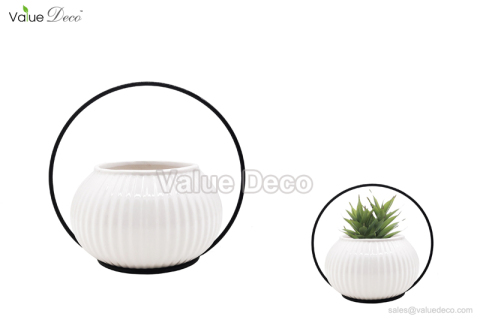 (DM0136) Simple design pot with metal stand