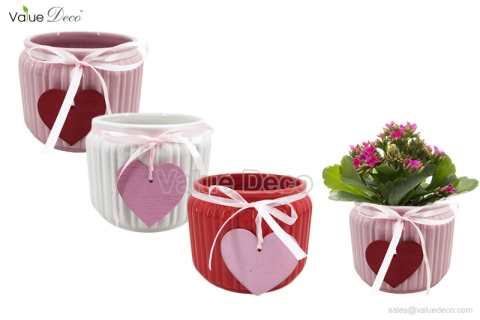 DMV03135 (Ceramic Pot With Heart Accessory)