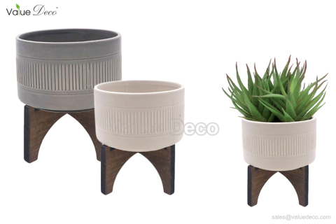 VD18CTF432 (Ceramic Pot With Wooden Stand)