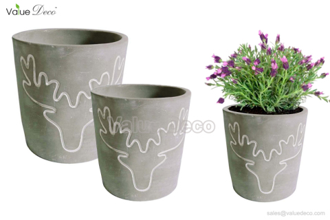 CMV00587 (Reindeer Design Cement Planter)