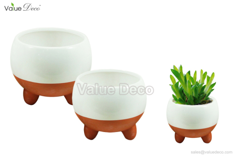 DMV03565 (Dolomite Pot With Feet)