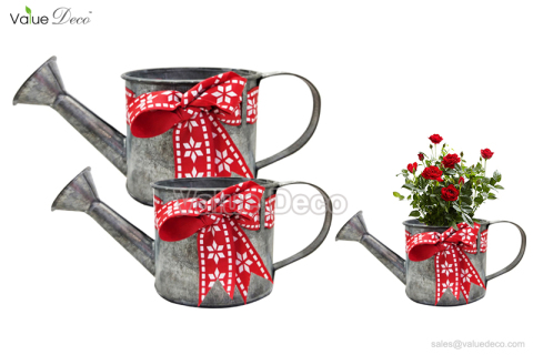 ZCV00873 (Zinc Flower Watering Can With Xmas Ribbon)