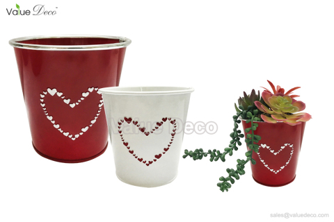 ZCV01248 (Zinc Flower Container With Heart Design)